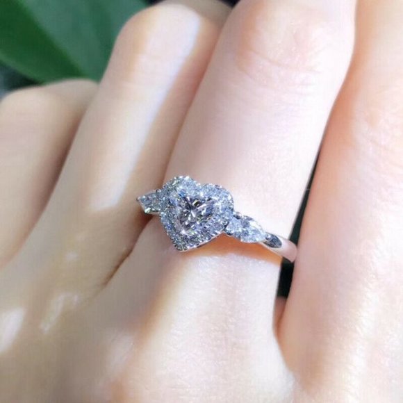 New Beautiful Sterling Silver White Sapphires Heart Ring - Picture 3 of 4